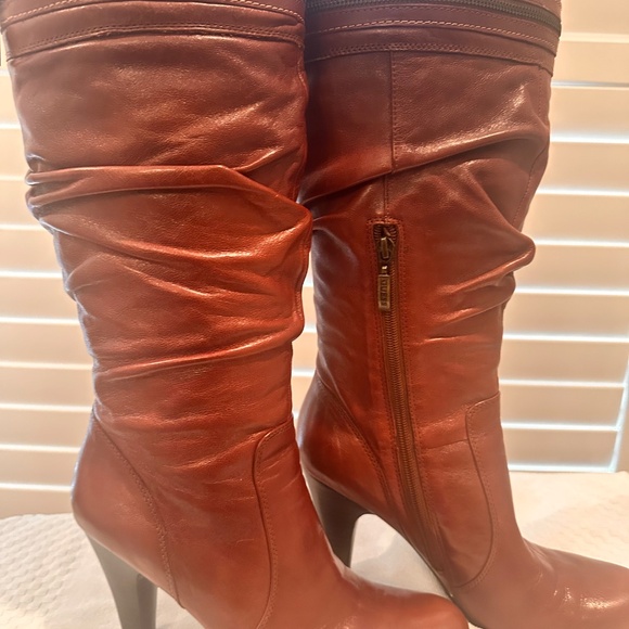 Medium brown boots - Picture 3 of 16